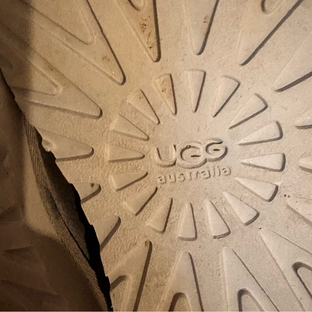 UGG Austrailia tall metallic grey boots from 2010s grey Well Loved in Good shape - Picture 6 of 14